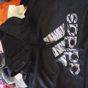 Med Adidas pullover hoodie sweeter